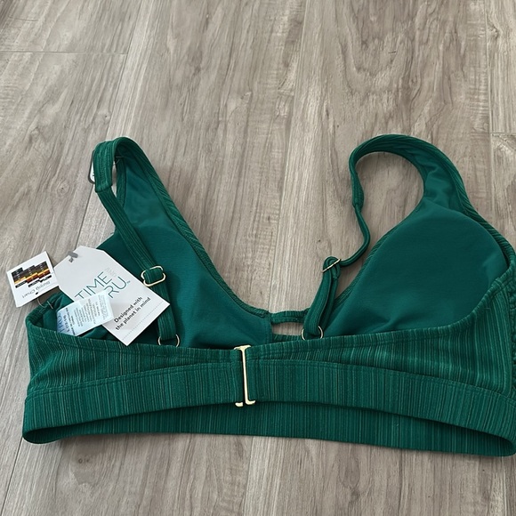 Hunter green time and true swimsuit top size large new with tags - Picture 2 of 3